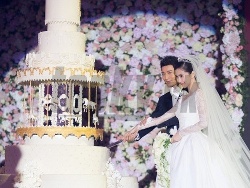 Svadba čínskeho hereckého páru Angelababy a Huanga Xiaominga stála neuveriteľných 27 miliónov eur. 