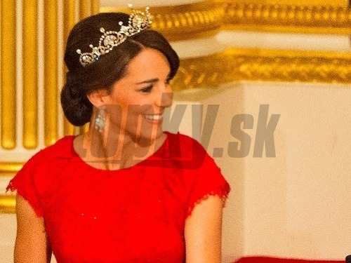 Vojvodkyňa Kate vyzerala na bankete úchvatne. Svoj podiel na tom mal aj diamantový diadém.