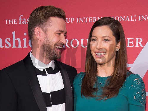 Justin Timberlake nevedel od svojej ženy odtrhnúť oči. 
