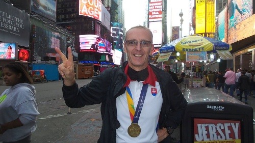 V takýchto slovenských farbách bežal newyorský maratón Ivan Štefanec.