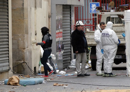 Úrad parížskeho prokurátora potvrdil, že strojca útokov v Paríži je mŕtvy