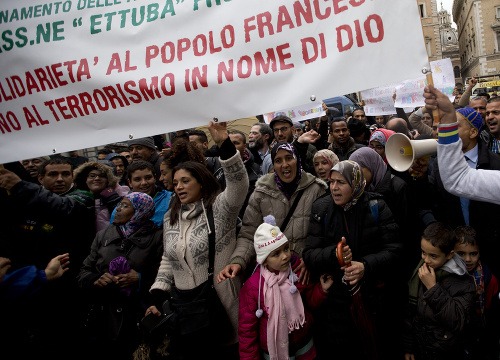 V Ríme a v Miláne proti terorizmu protestovali stovky moslimov