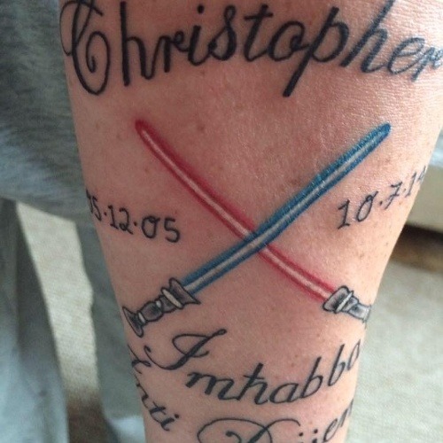 Otec si dal po synčekovej smrti urobiť tetovanie