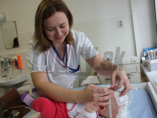 Prvá endoskopická operácia na Slovensku u 4 mesačného bábätka