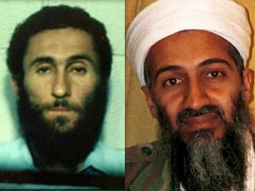 Wahid El Hage a Usáma bin Ládin. Prvý menovaný je na doživotie v base, druhý je už roky po smrti.