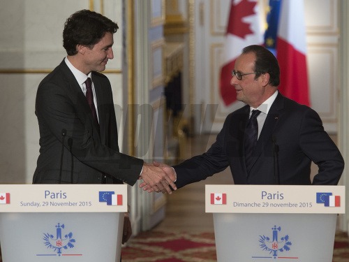 Kanadský premiér Justin Trudeau a francúzsky prezident Francois Hollande