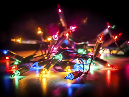 Vianočné svetielka rozžiaria váš domov a naladia tú správnu vianočnú atmosféru. 