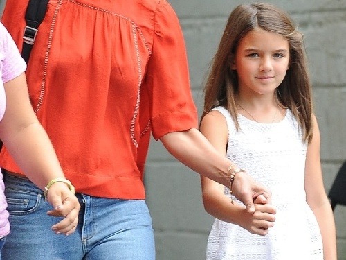 Desaťročná Suri vyrastá len s mamou Katie Holmes