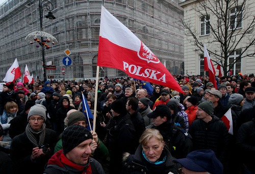 Demonštranti v Poľsku žiadajú odstúpenie prezidenta