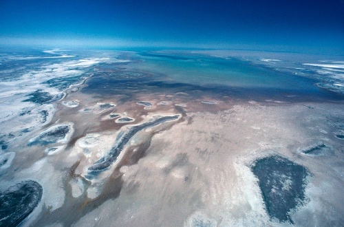 Z Aralského mora už ostali len jazierka