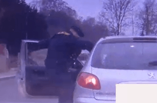 Nadrogovaný vodič sa pokúsil policajtom uniknúť