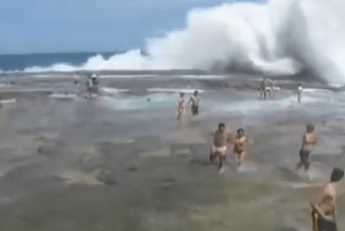 obrovská vlna na austrálskom pobreží