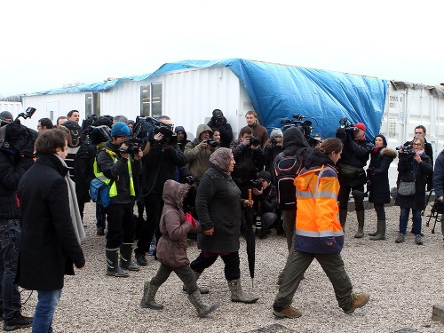 Migranti dostali vo francúzskom Calais k dispozícii vyhrievané kontajnery.