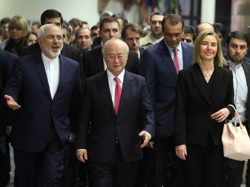 Irán obmedzil svoj nukleárny program. USA a EÚ následne zrušili sankcie voči Iránu.