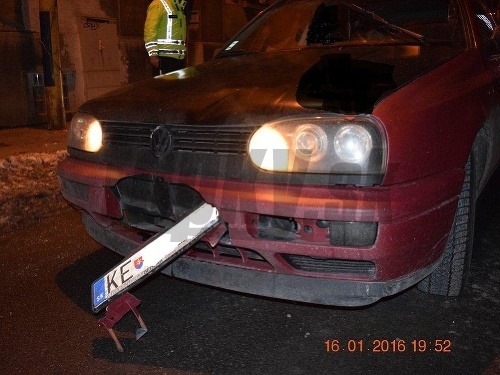 Niekoľko podgurážených šoférov chytili policajti počas víkendu v Košickom kraji a opitý bol aj chodec, ktorého v sobotu v Košiciach zrazil vodič VW.