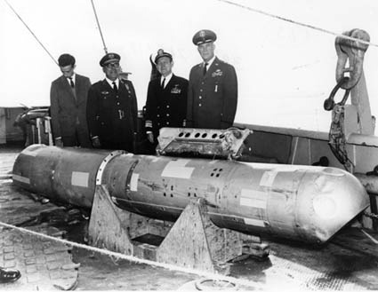 Po 80 dňoch vyzdvihli vodíkovú bombu z mora.