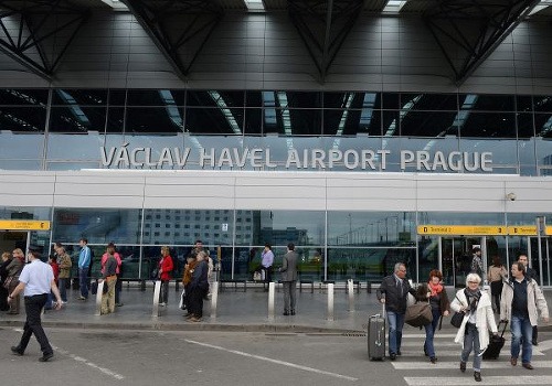 Letisko Václava Havla v Prahe museli evakuovať.