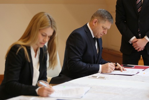 Fico krátko pred voľbami podpísal so zástupkyňou spoločnosti memorandum o spolupráci