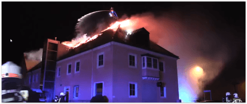 Hotel s utećencami zachvátili plamene