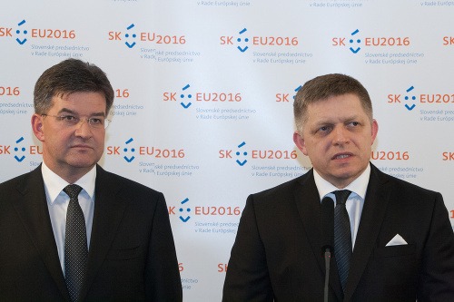 Predseda vlády Robert Fico a minister zahraničných vecí a európskych záležitostí Miroslav Lajčák