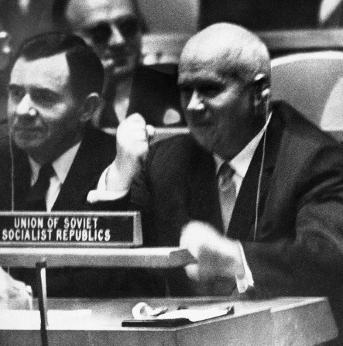 Chruščov v sídle OSN v roku 1960