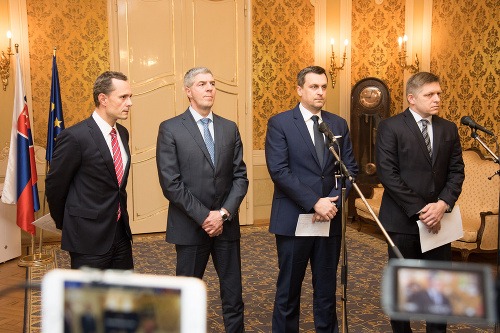 Zľava: Radoslav Procházka, Béla Bugár, Andrej Danko a Robert Fico