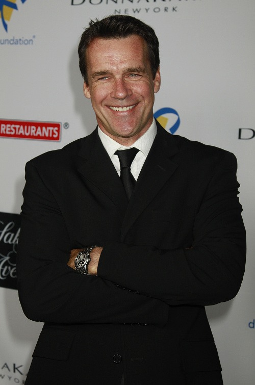 Next photo of David James Elliott