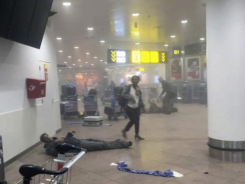 Brusel zasiahli teroristické útoky. Zahynulo vyše 30 ľudí.