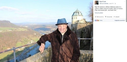 Karel Gott sa v marci 2016 pochválil prvou fotkou po onkologickej liečbe.