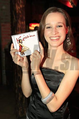 Kristína so svojím CD. Kristína so svojím CD.