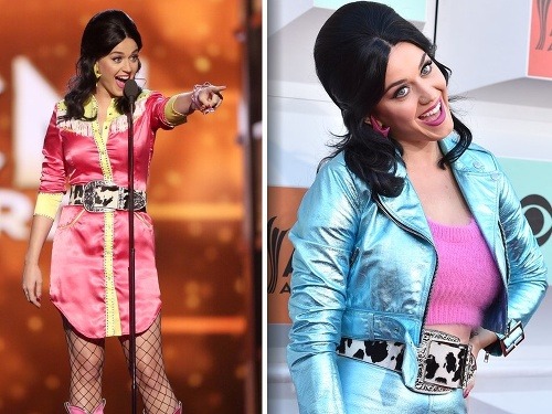 Katy Perry sa počas odovzdávania cien predviedla v takýchto gýčových outfitoch. 