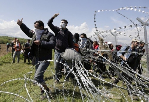 Utečenci na hraniciach.