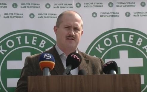 Marián Kotleba v pondelok ohlásil vznik hliadok ĽSNS vo vlakoch.