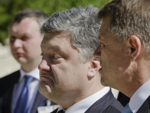 Ani ukrajinský prezident Petro Porošenko nedopadol v prieskume dobre.
