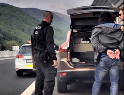 Policajti zadržali Rastislava (46), ktorý sa im snažil v rýchlosti uniknúť