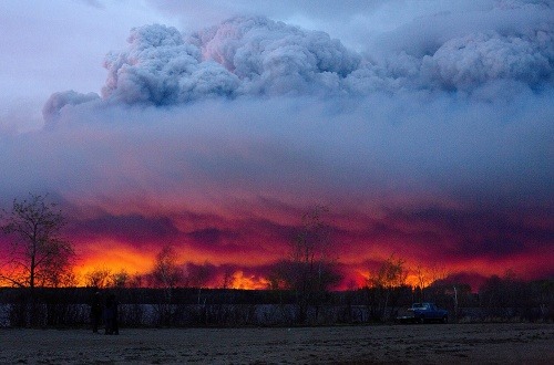Kanadská provincia Alberta zápasí s lesnými požiarmi