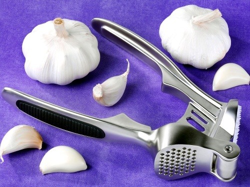 Cesnak je veľmi zdravý, no pred spaním sa neodporúča jeho konzumácia. 