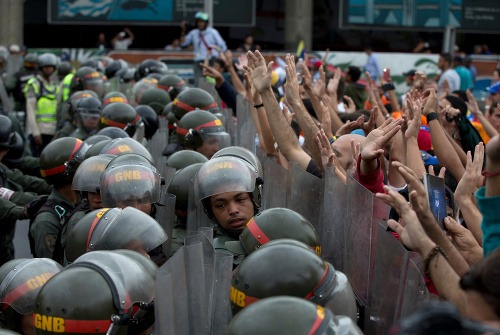 Protivládne protesty vo Venezuele.