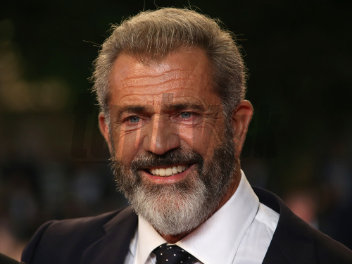 Z Mela Gibsona je bradatý a šedivý šesťdesiatnik. 