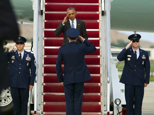 Pád stíhačky počas Obamovej návštevy Akadémie vzdušných síl
