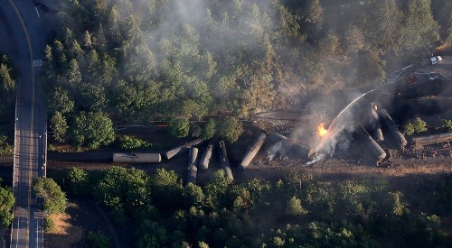 V Oregone sa vykoľajil vlak prevážajúci ropné produkty