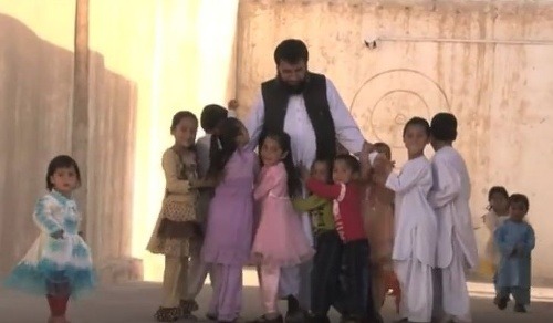 Muhammad Khildži s deťmi.