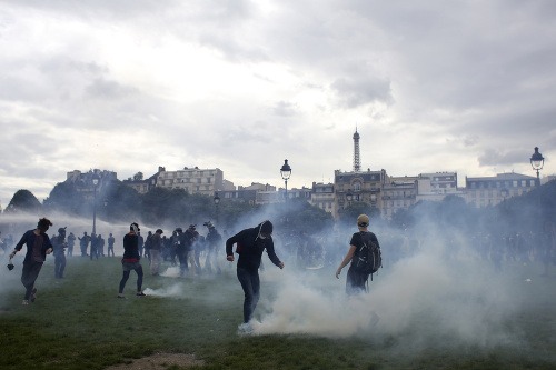 Nepokoje v uliciach Paríža