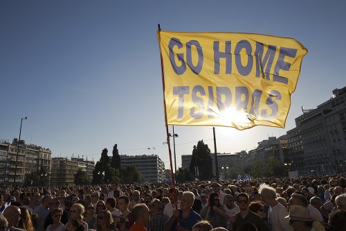 Protest v Aténách proti premiérovi