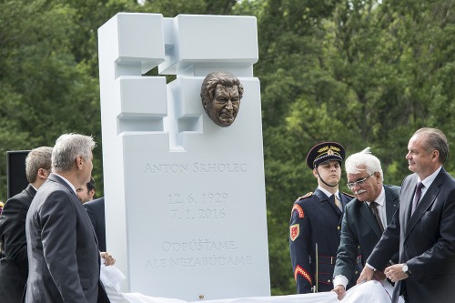 Pri Bráne slobody v Devíne pribudol pomník Antona Srholca