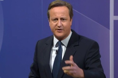 David Cameron v debatnej relácii.