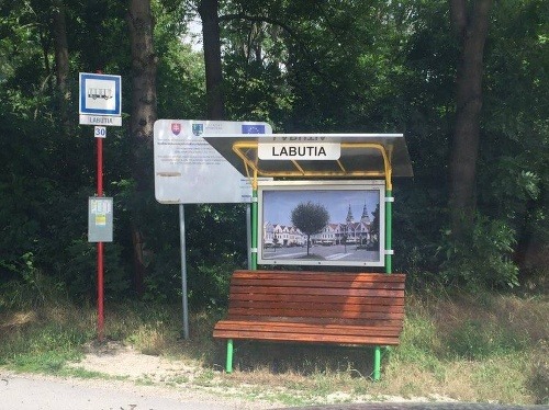 Malebná zastávka v žilinskej mestskej časti Vranie.
