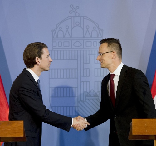 Sebastian Kurz a Peter Szijjártó na spoločnom rokovaní