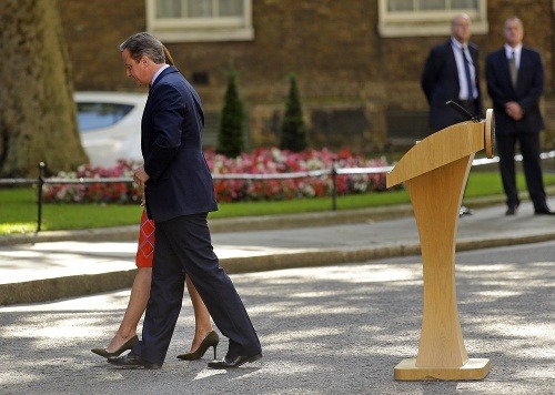 David Cameron v októbri odstúpi