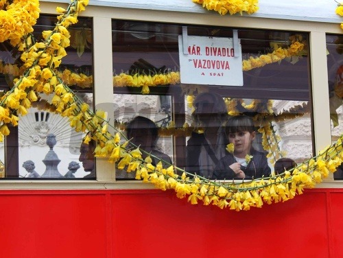 Historická električka v Bratislave tešila najmä detičky